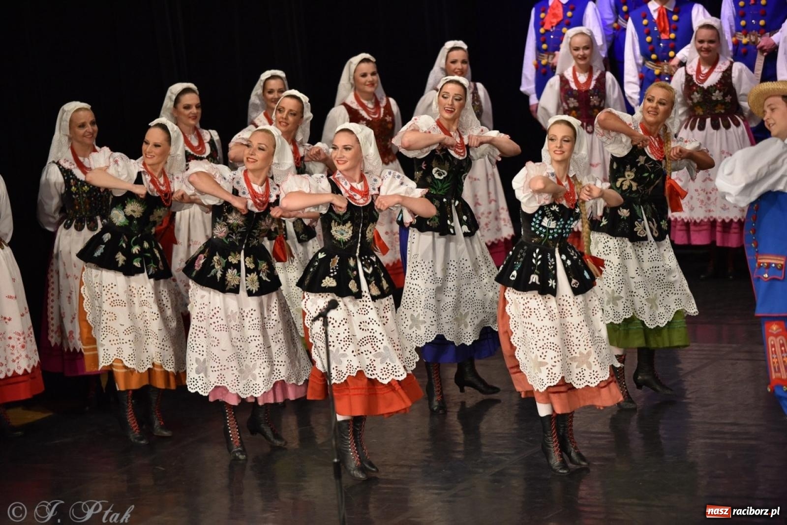 Zdjęcie w galerii na portalu naszraciborz.pl: ZPiT ŚLĄSK wrócił do Raciborza. Wyśmienity koncert na deskach RCK-u wiadomości z regionu