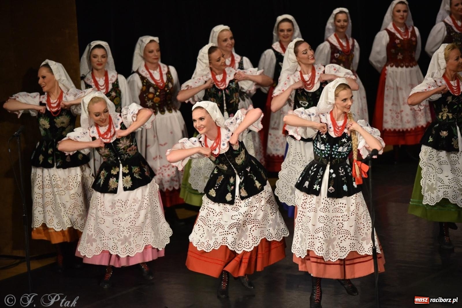 Zdjęcie w galerii na portalu naszraciborz.pl: ZPiT ŚLĄSK wrócił do Raciborza. Wyśmienity koncert na deskach RCK-u wiadomości z regionu