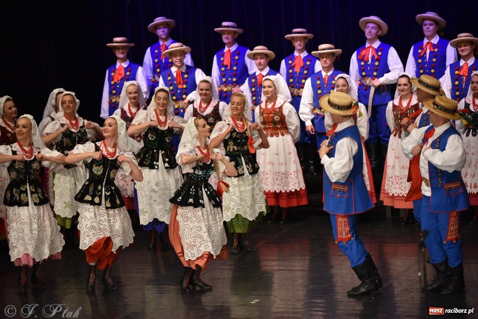Zdjęcie w galerii na portalu naszraciborz.pl: ZPiT ŚLĄSK wrócił do Raciborza. Wyśmienity koncert na deskach RCK-u wiadomości z regionu