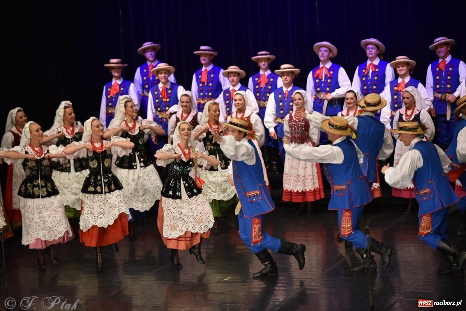 Zdjęcie w galerii na portalu naszraciborz.pl: ZPiT ŚLĄSK wrócił do Raciborza. Wyśmienity koncert na deskach RCK-u wiadomości z regionu