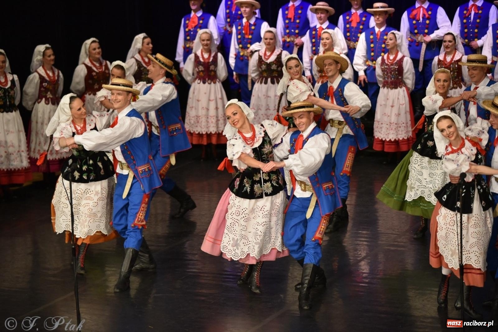 Zdjęcie w galerii na portalu naszraciborz.pl: ZPiT ŚLĄSK wrócił do Raciborza. Wyśmienity koncert na deskach RCK-u wiadomości z regionu