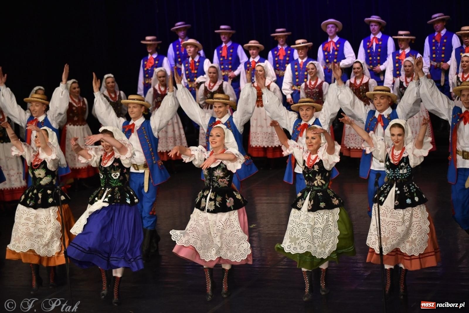 Zdjęcie w galerii na portalu naszraciborz.pl: ZPiT ŚLĄSK wrócił do Raciborza. Wyśmienity koncert na deskach RCK-u wiadomości z regionu