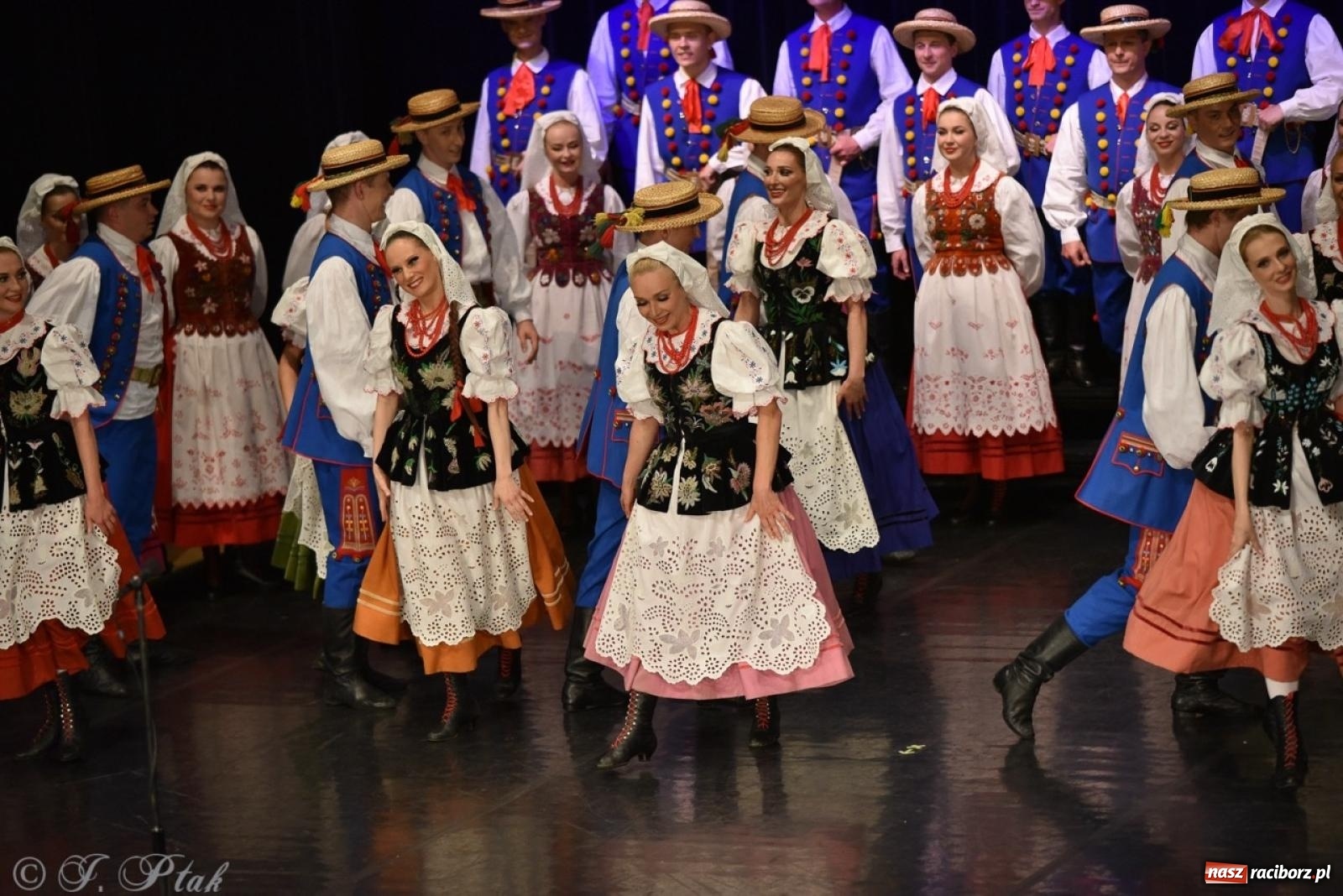 Zdjęcie w galerii na portalu naszraciborz.pl: ZPiT ŚLĄSK wrócił do Raciborza. Wyśmienity koncert na deskach RCK-u wiadomości z regionu