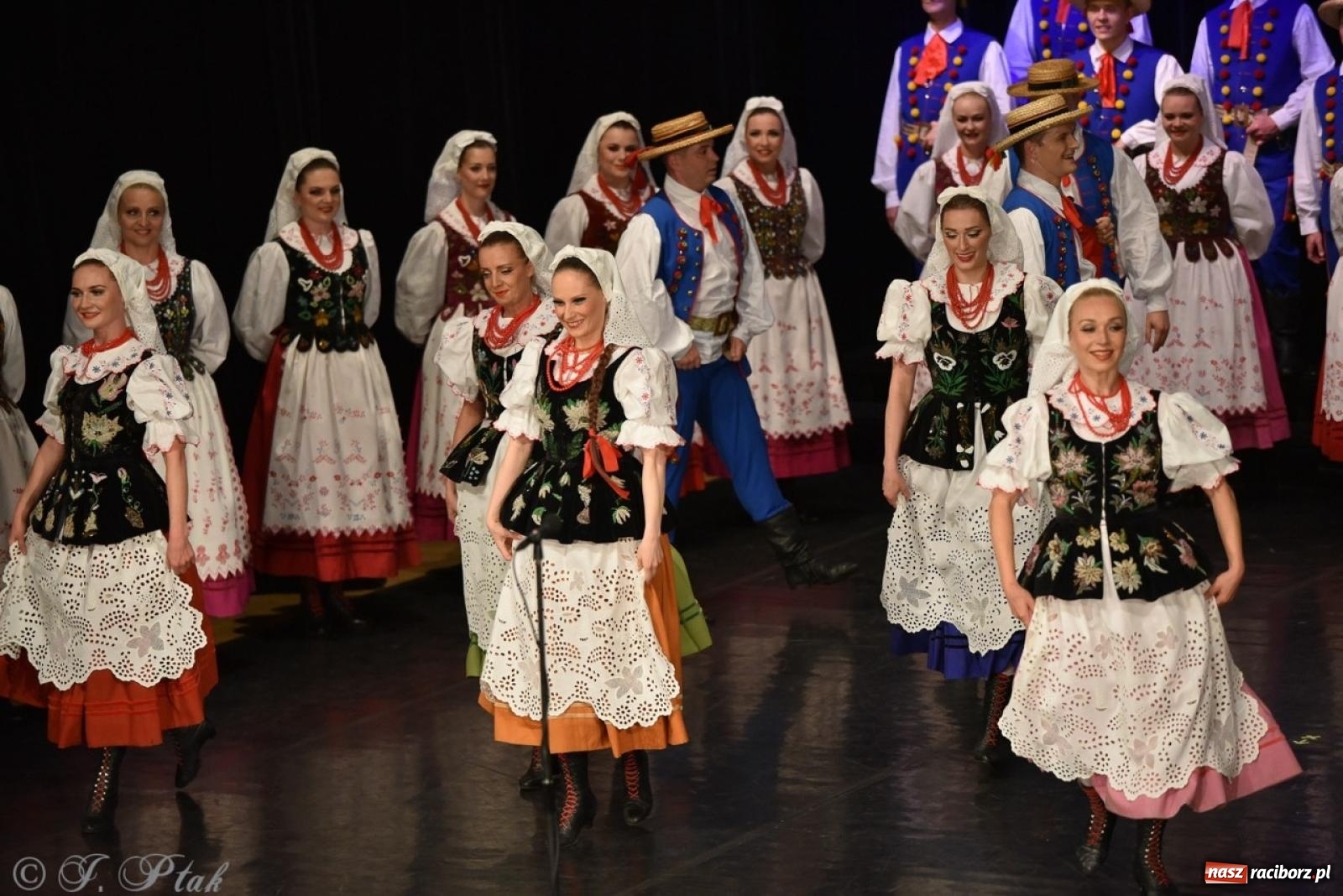 Zdjęcie w galerii na portalu naszraciborz.pl: ZPiT ŚLĄSK wrócił do Raciborza. Wyśmienity koncert na deskach RCK-u wiadomości z regionu