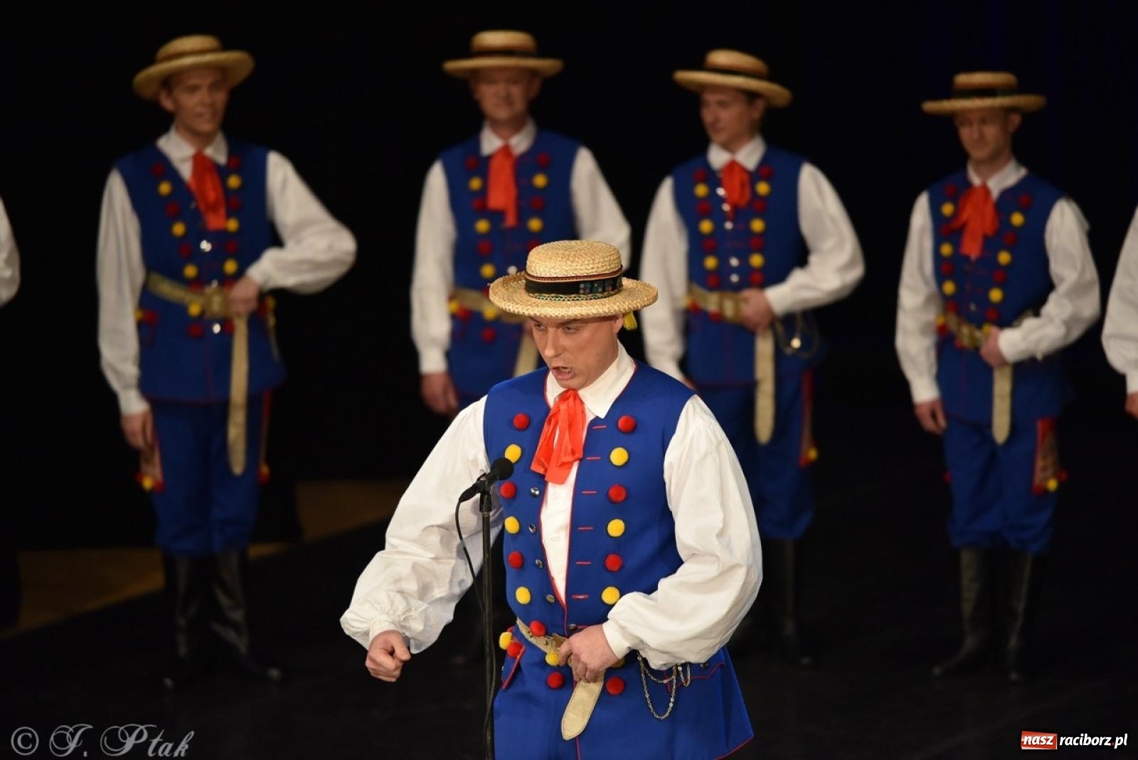 Zdjęcie w galerii na portalu naszraciborz.pl: ZPiT ŚLĄSK wrócił do Raciborza. Wyśmienity koncert na deskach RCK-u wiadomości z regionu