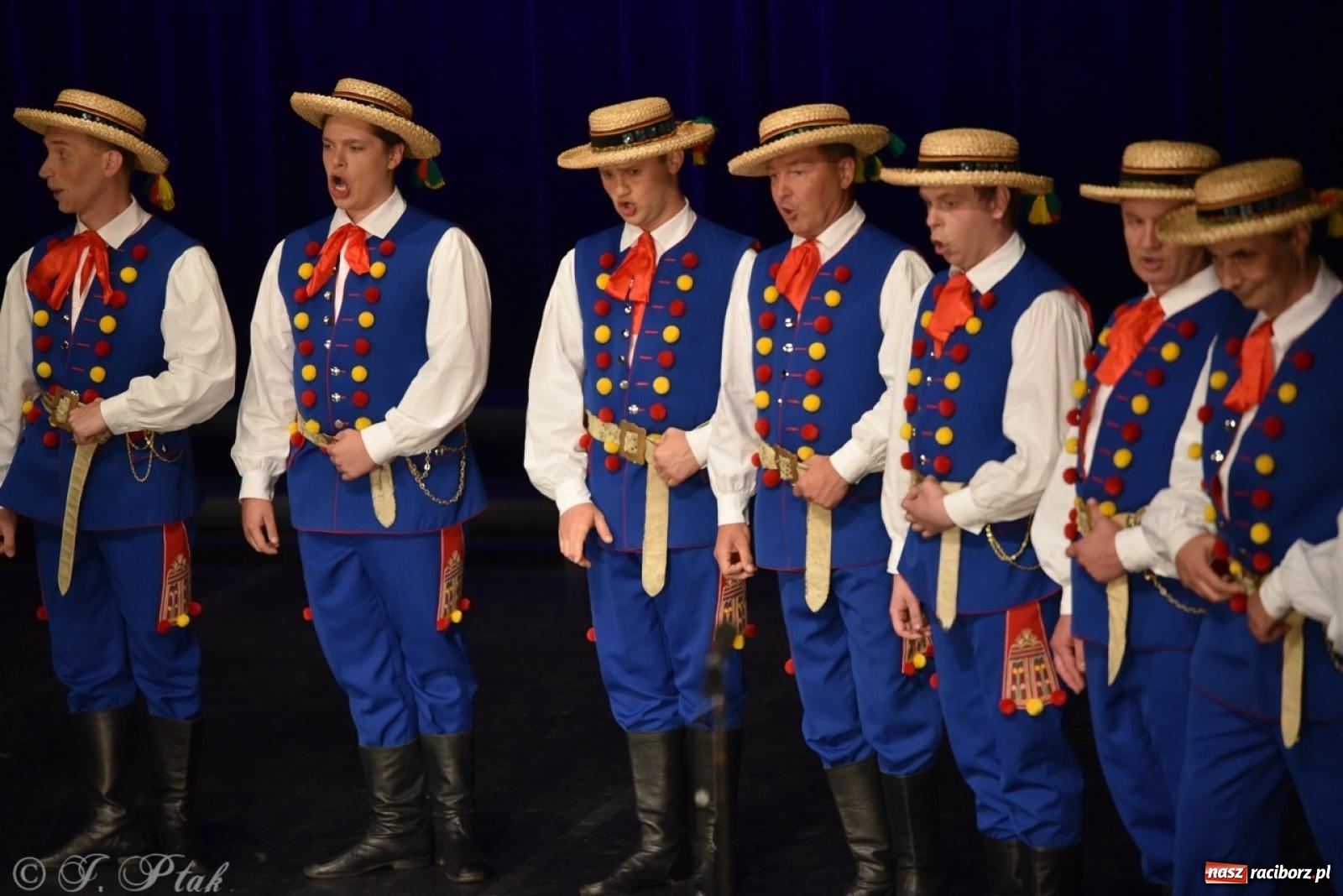 Zdjęcie w galerii na portalu naszraciborz.pl: ZPiT ŚLĄSK wrócił do Raciborza. Wyśmienity koncert na deskach RCK-u wiadomości z regionu