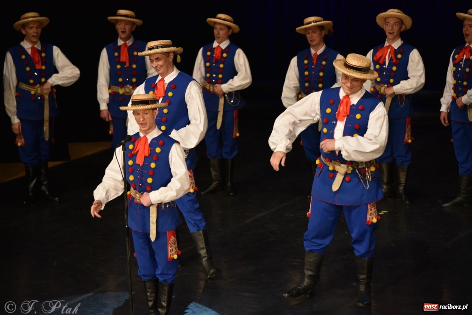 Zdjęcie w galerii na portalu naszraciborz.pl: ZPiT ŚLĄSK wrócił do Raciborza. Wyśmienity koncert na deskach RCK-u wiadomości z regionu