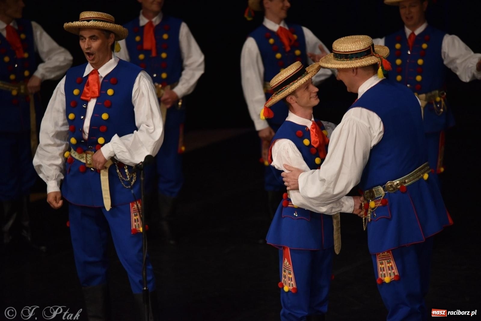 Zdjęcie w galerii na portalu naszraciborz.pl: ZPiT ŚLĄSK wrócił do Raciborza. Wyśmienity koncert na deskach RCK-u wiadomości z regionu