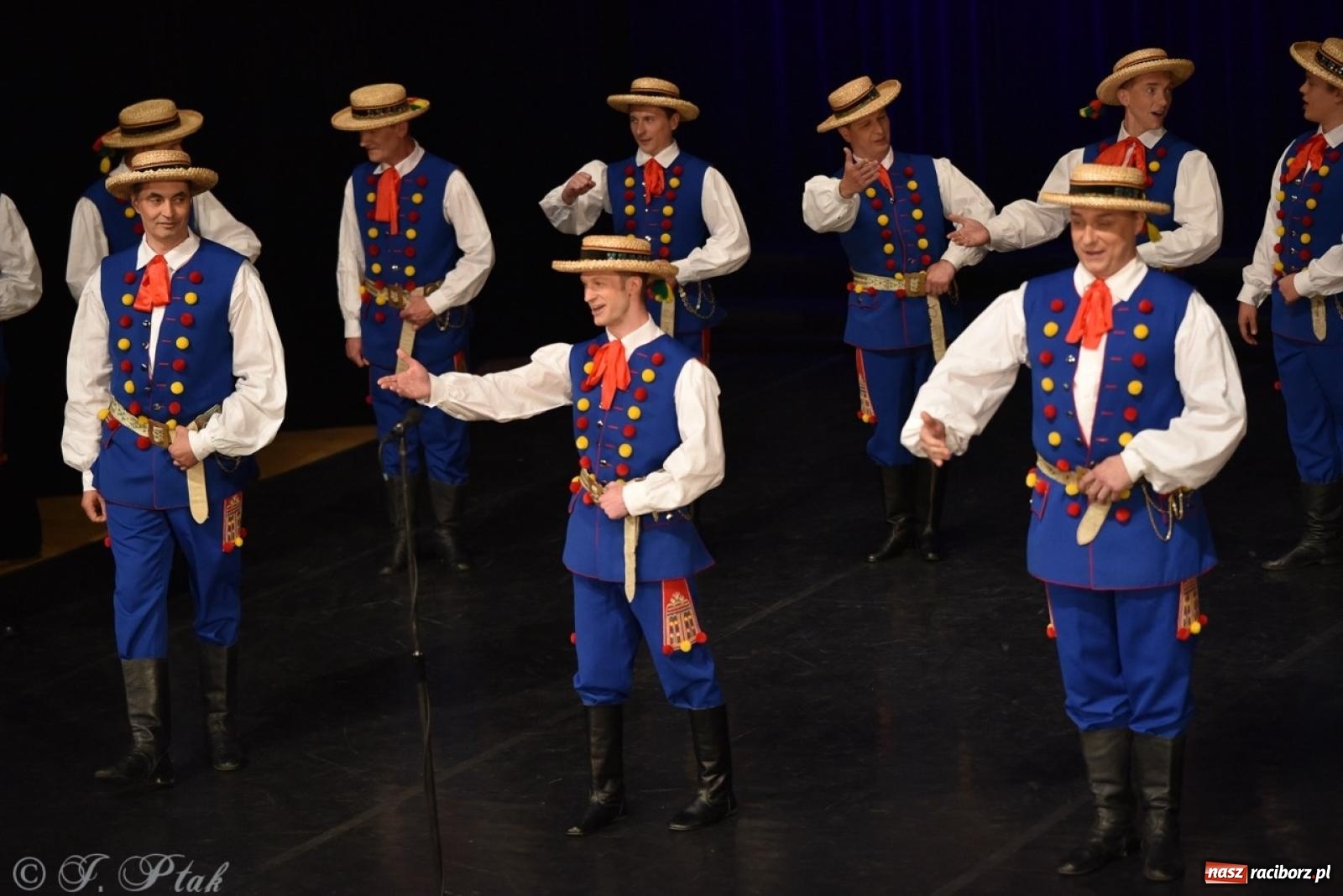 Zdjęcie w galerii na portalu naszraciborz.pl: ZPiT ŚLĄSK wrócił do Raciborza. Wyśmienity koncert na deskach RCK-u wiadomości z regionu