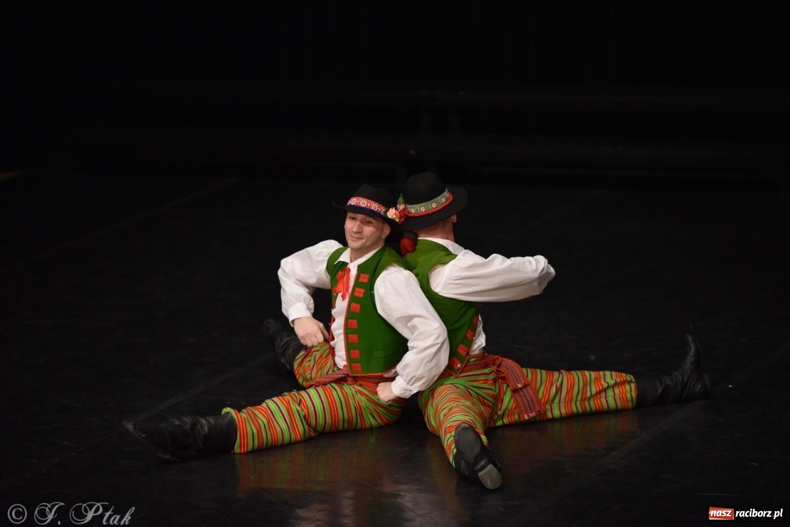 Zdjęcie w galerii na portalu naszraciborz.pl: ZPiT ŚLĄSK wrócił do Raciborza. Wyśmienity koncert na deskach RCK-u wiadomości z regionu