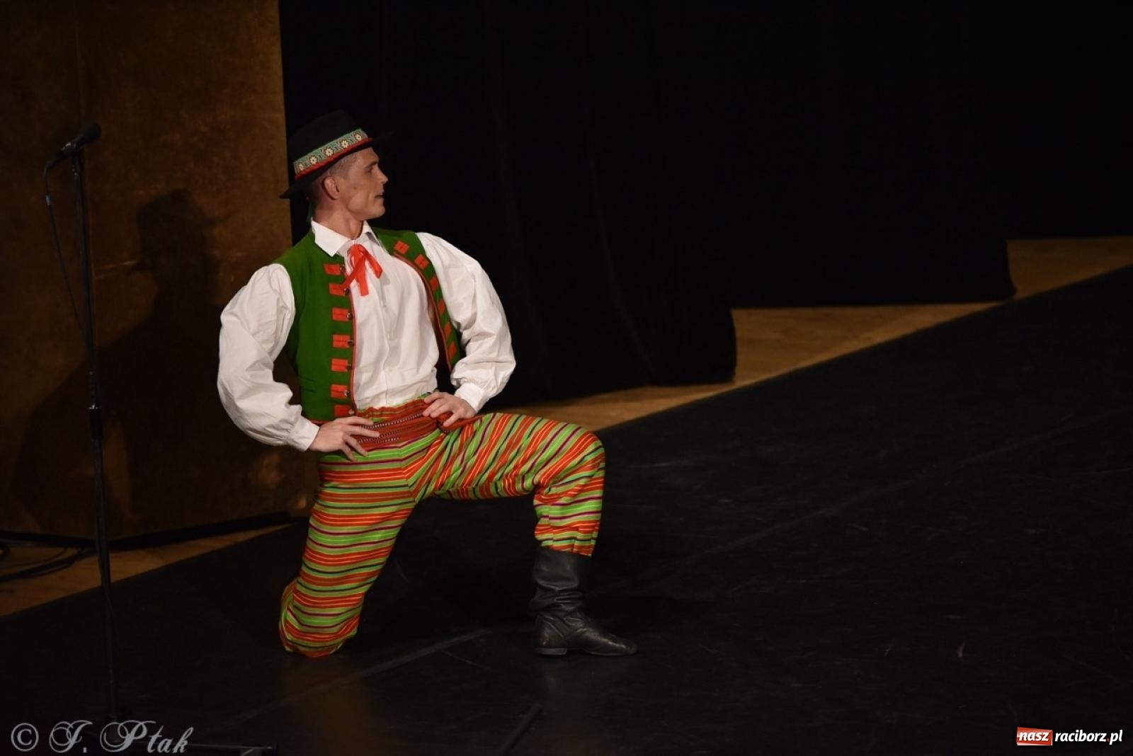 Zdjęcie w galerii na portalu naszraciborz.pl: ZPiT ŚLĄSK wrócił do Raciborza. Wyśmienity koncert na deskach RCK-u wiadomości z regionu