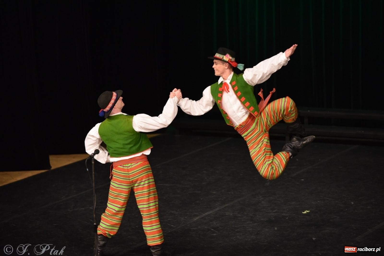 Zdjęcie w galerii na portalu naszraciborz.pl: ZPiT ŚLĄSK wrócił do Raciborza. Wyśmienity koncert na deskach RCK-u wiadomości z regionu