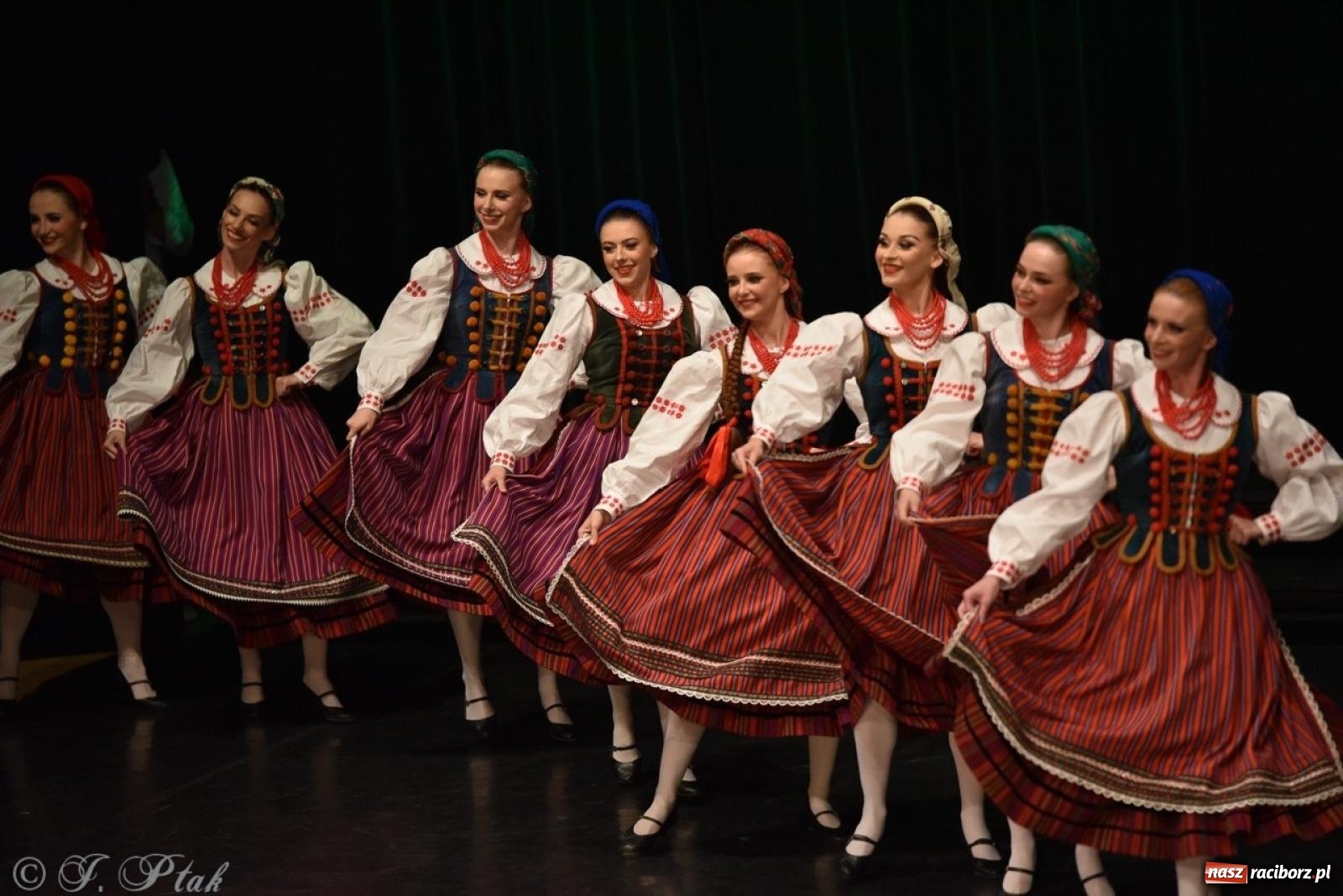 Zdjęcie w galerii na portalu naszraciborz.pl: ZPiT ŚLĄSK wrócił do Raciborza. Wyśmienity koncert na deskach RCK-u wiadomości z regionu