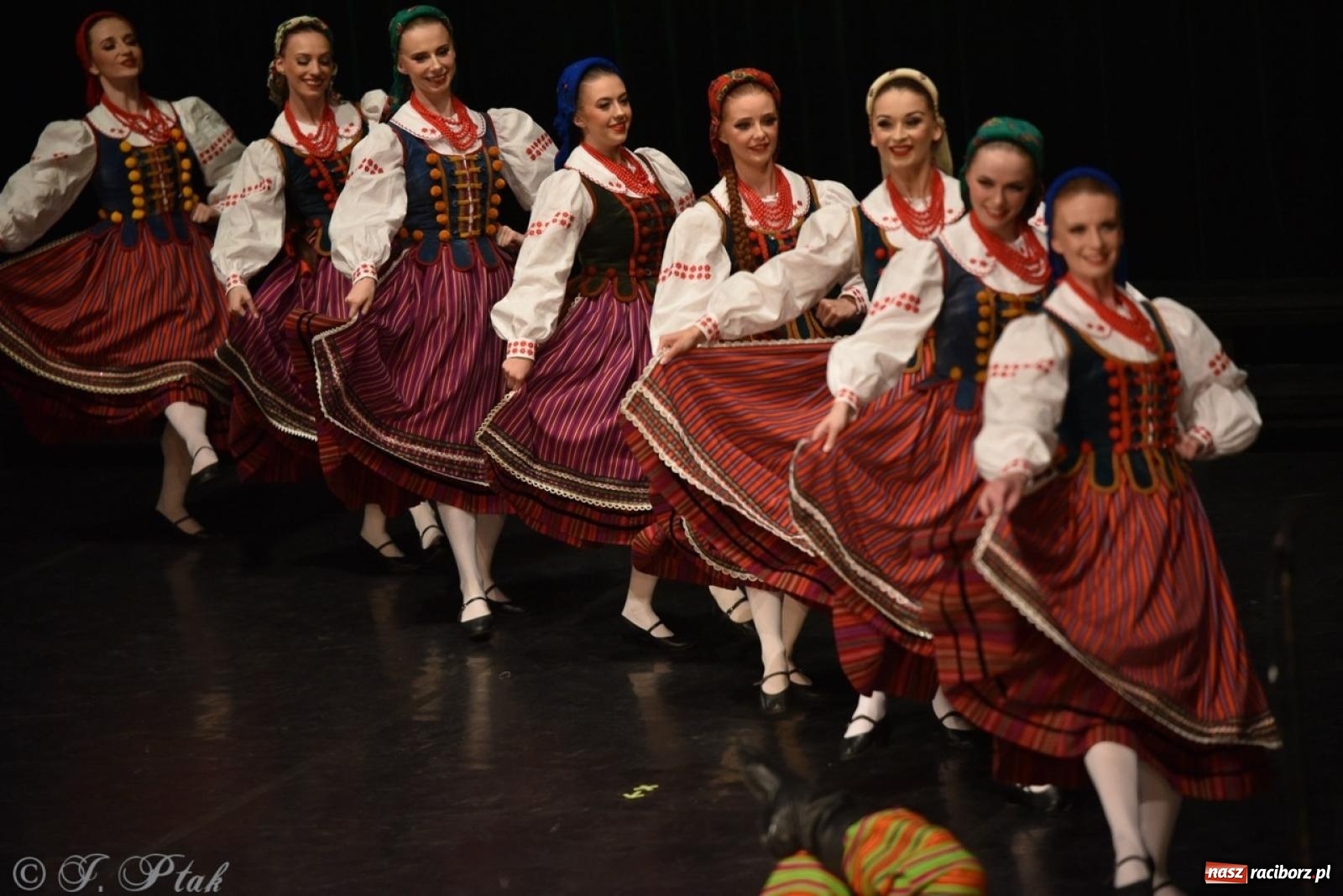 Zdjęcie w galerii na portalu naszraciborz.pl: ZPiT ŚLĄSK wrócił do Raciborza. Wyśmienity koncert na deskach RCK-u wiadomości z regionu