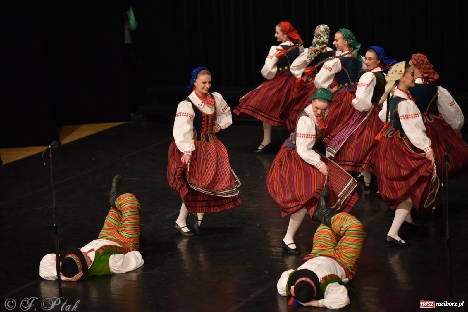 Zdjęcie w galerii na portalu naszraciborz.pl: ZPiT ŚLĄSK wrócił do Raciborza. Wyśmienity koncert na deskach RCK-u wiadomości z regionu