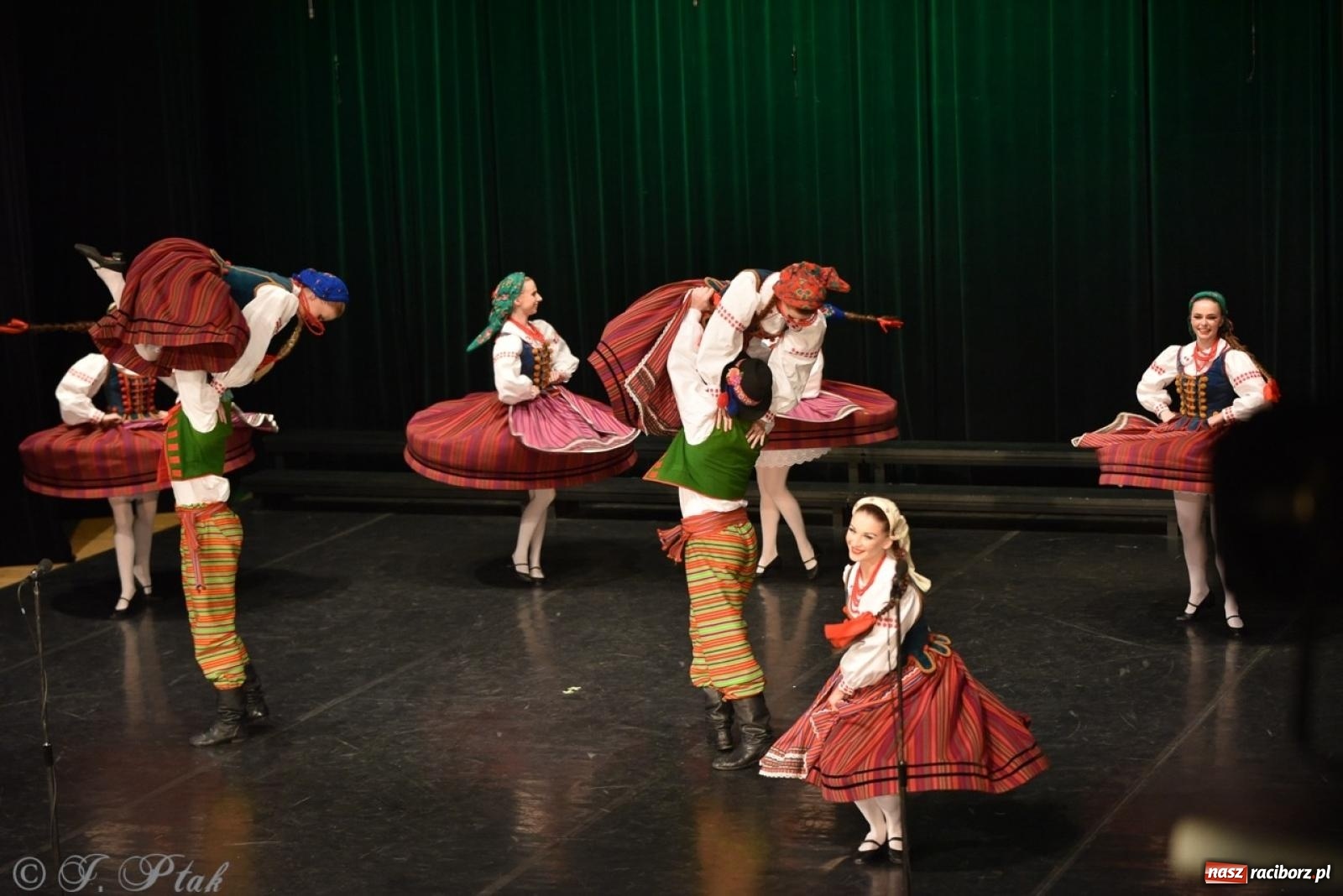 Zdjęcie w galerii na portalu naszraciborz.pl: ZPiT ŚLĄSK wrócił do Raciborza. Wyśmienity koncert na deskach RCK-u wiadomości z regionu