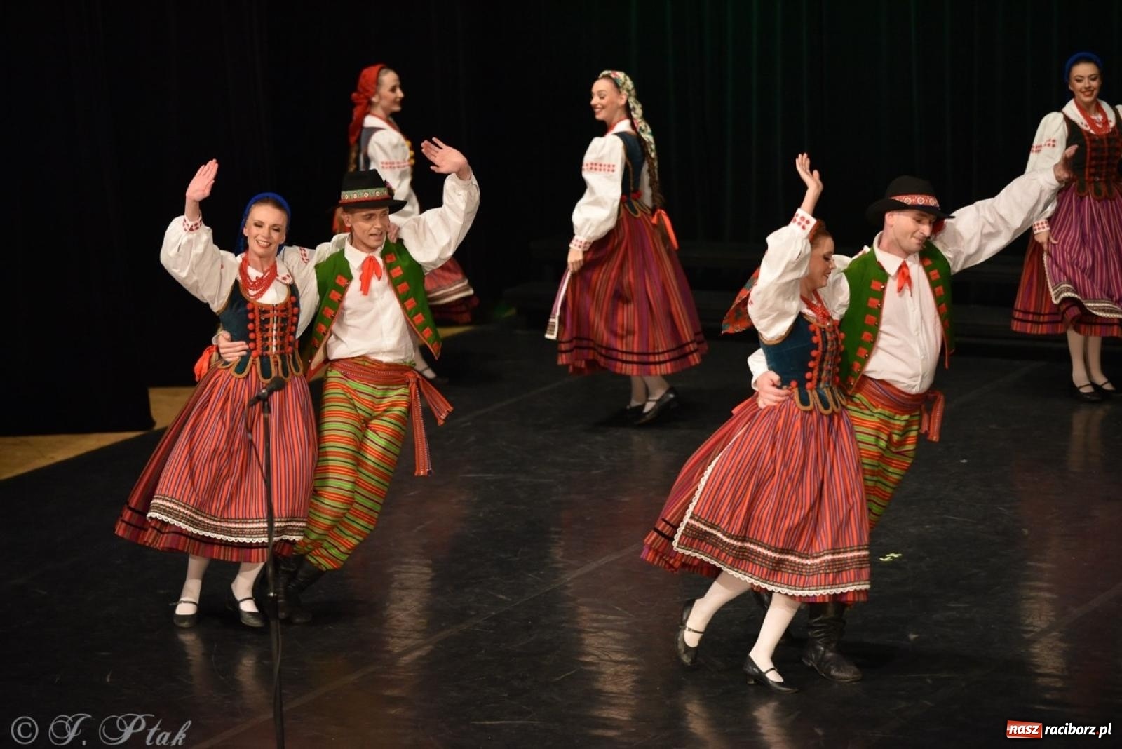 Zdjęcie w galerii na portalu naszraciborz.pl: ZPiT ŚLĄSK wrócił do Raciborza. Wyśmienity koncert na deskach RCK-u wiadomości z regionu