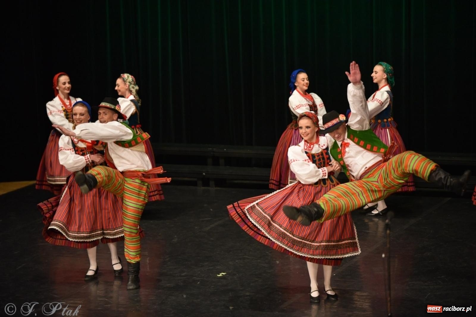 Zdjęcie w galerii na portalu naszraciborz.pl: ZPiT ŚLĄSK wrócił do Raciborza. Wyśmienity koncert na deskach RCK-u wiadomości z regionu