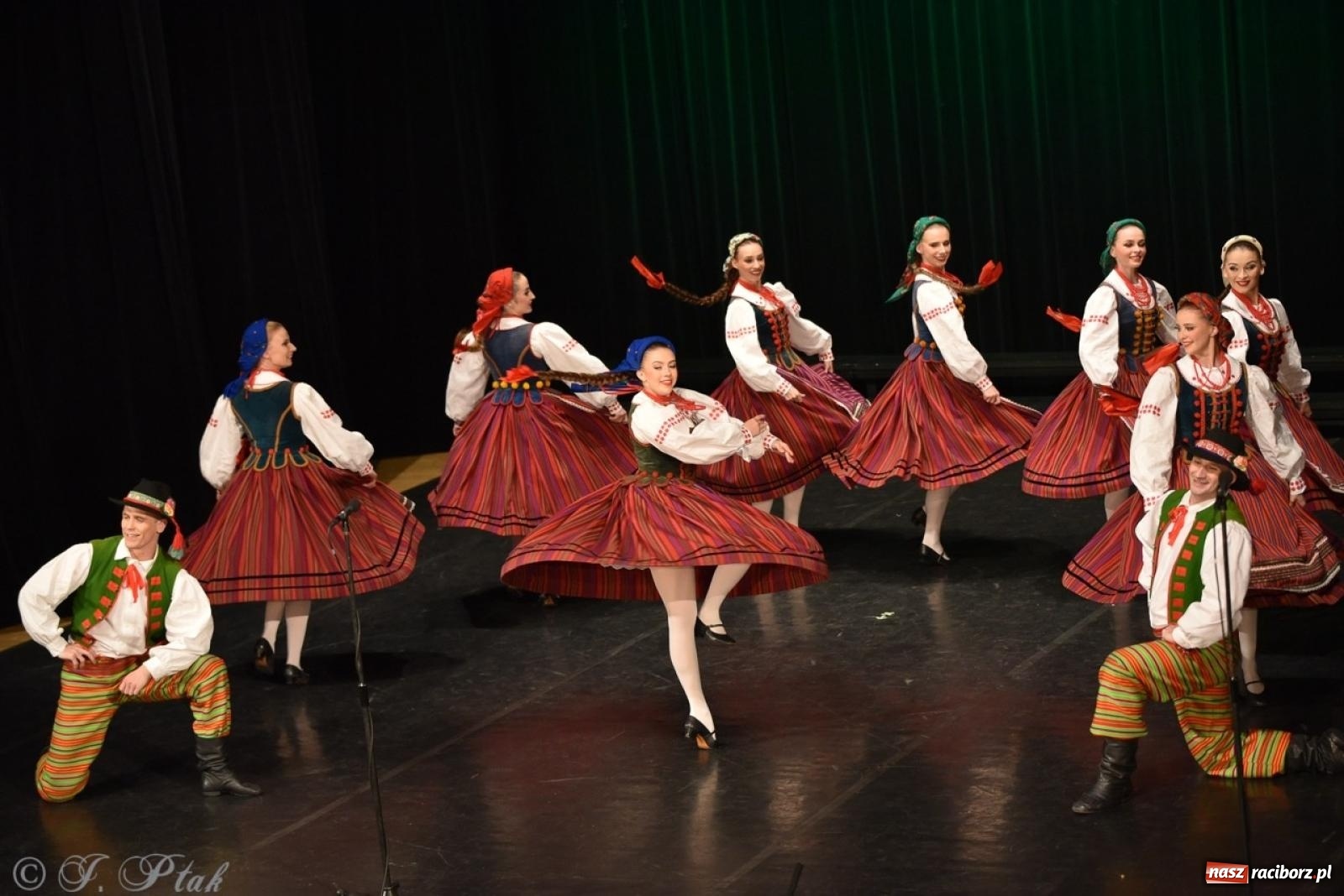 Zdjęcie w galerii na portalu naszraciborz.pl: ZPiT ŚLĄSK wrócił do Raciborza. Wyśmienity koncert na deskach RCK-u wiadomości z regionu