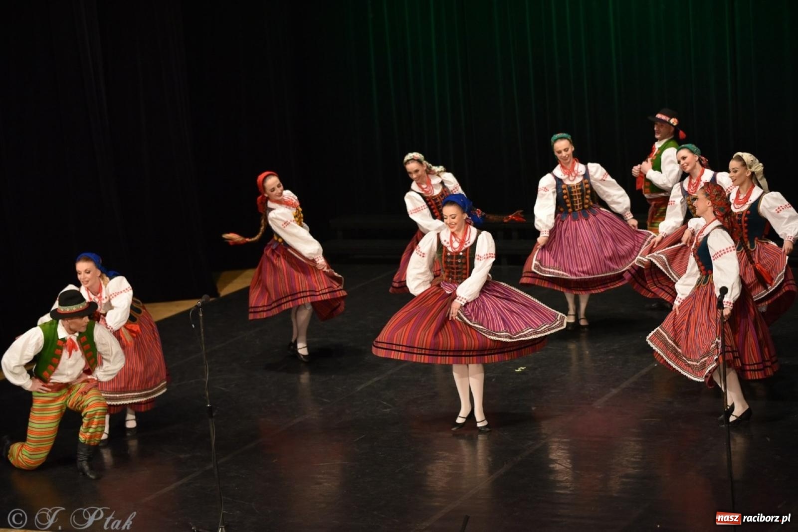 Zdjęcie w galerii na portalu naszraciborz.pl: ZPiT ŚLĄSK wrócił do Raciborza. Wyśmienity koncert na deskach RCK-u wiadomości z regionu