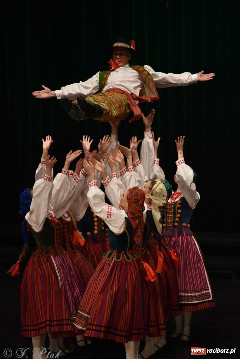 Zdjęcie w galerii na portalu naszraciborz.pl: ZPiT ŚLĄSK wrócił do Raciborza. Wyśmienity koncert na deskach RCK-u wiadomości z regionu