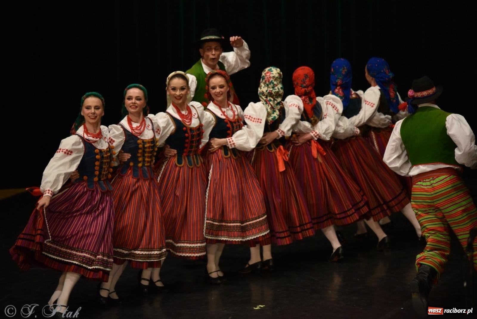 Zdjęcie w galerii na portalu naszraciborz.pl: ZPiT ŚLĄSK wrócił do Raciborza. Wyśmienity koncert na deskach RCK-u wiadomości z regionu