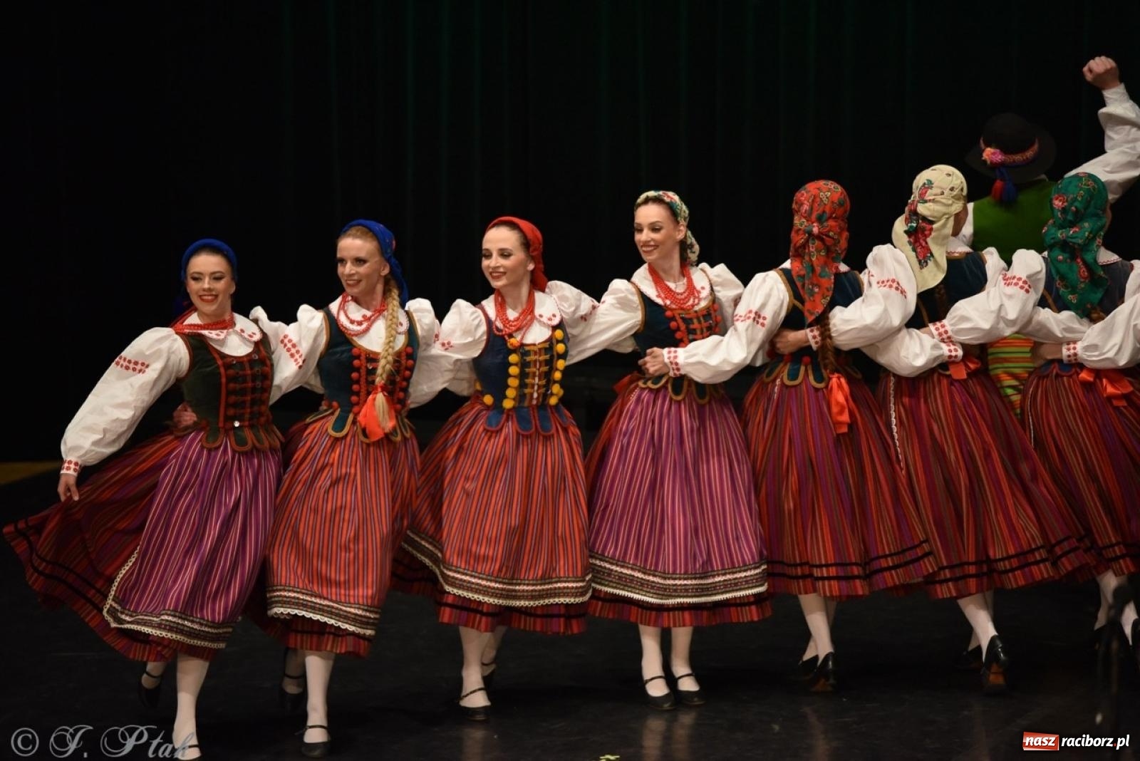 Zdjęcie w galerii na portalu naszraciborz.pl: ZPiT ŚLĄSK wrócił do Raciborza. Wyśmienity koncert na deskach RCK-u wiadomości z regionu