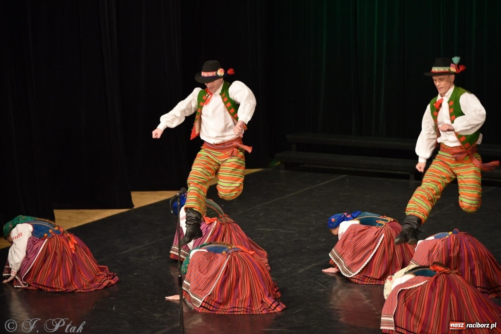 Zdjęcie w galerii na portalu naszraciborz.pl: ZPiT ŚLĄSK wrócił do Raciborza. Wyśmienity koncert na deskach RCK-u wiadomości z regionu