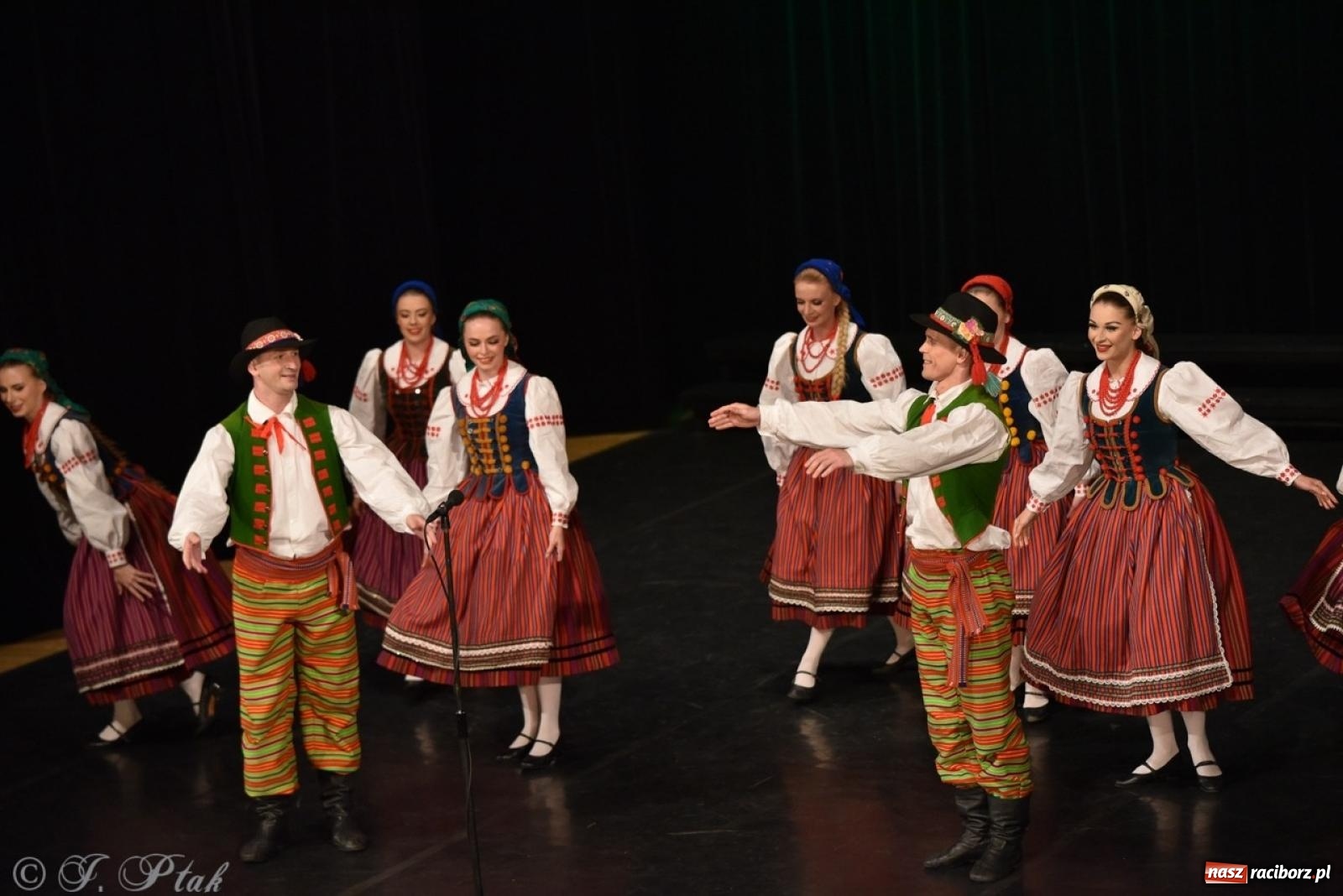 Zdjęcie w galerii na portalu naszraciborz.pl: ZPiT ŚLĄSK wrócił do Raciborza. Wyśmienity koncert na deskach RCK-u wiadomości z regionu