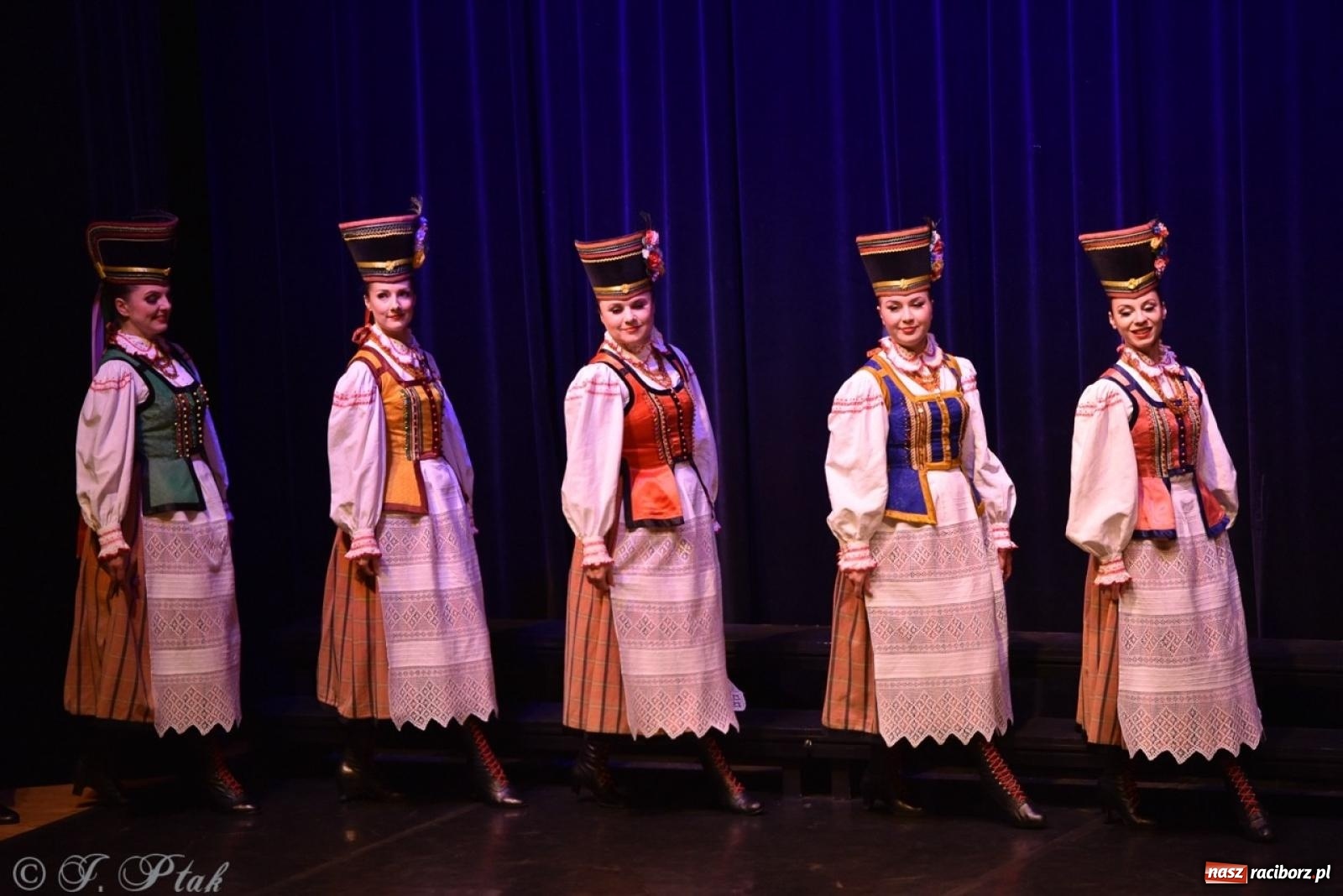 Zdjęcie w galerii na portalu naszraciborz.pl: ZPiT ŚLĄSK wrócił do Raciborza. Wyśmienity koncert na deskach RCK-u wiadomości z regionu