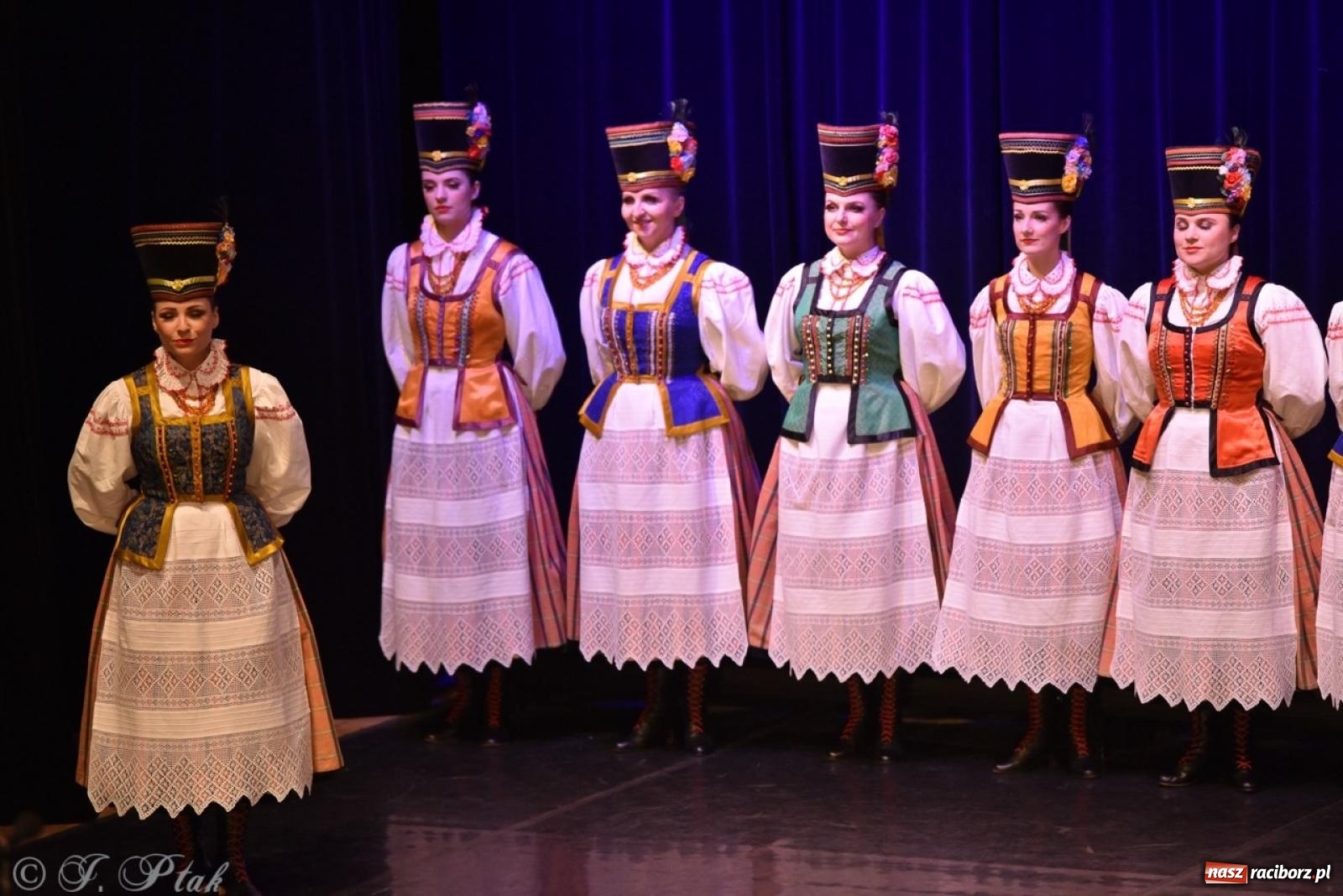 Zdjęcie w galerii na portalu naszraciborz.pl: ZPiT ŚLĄSK wrócił do Raciborza. Wyśmienity koncert na deskach RCK-u wiadomości z regionu