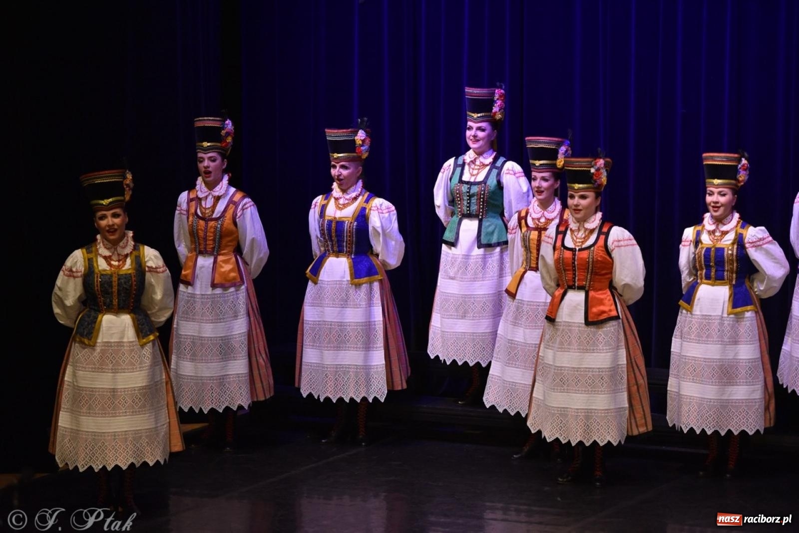 Zdjęcie w galerii na portalu naszraciborz.pl: ZPiT ŚLĄSK wrócił do Raciborza. Wyśmienity koncert na deskach RCK-u wiadomości z regionu