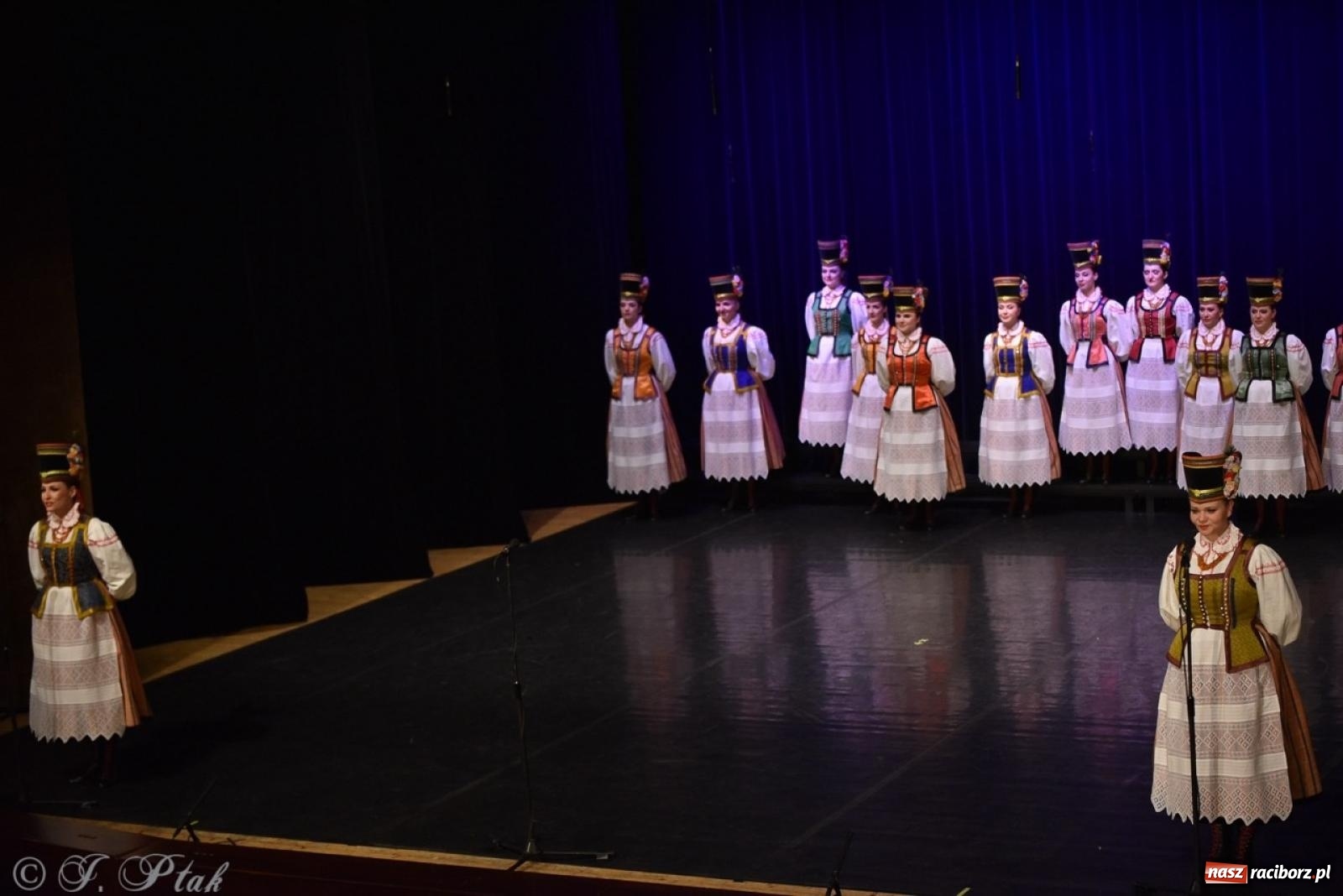 Zdjęcie w galerii na portalu naszraciborz.pl: ZPiT ŚLĄSK wrócił do Raciborza. Wyśmienity koncert na deskach RCK-u wiadomości z regionu