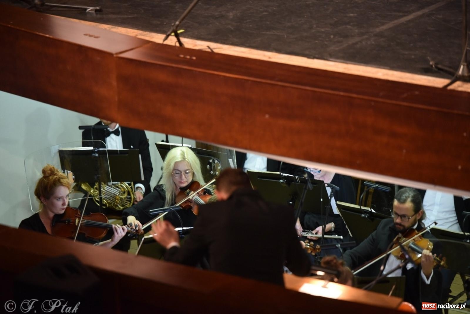 Zdjęcie w galerii na portalu naszraciborz.pl: ZPiT ŚLĄSK wrócił do Raciborza. Wyśmienity koncert na deskach RCK-u wiadomości z regionu