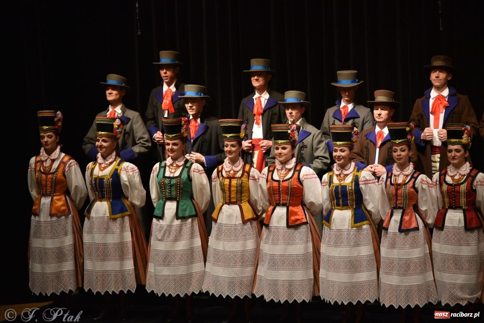 Zdjęcie w galerii na portalu naszraciborz.pl: ZPiT ŚLĄSK wrócił do Raciborza. Wyśmienity koncert na deskach RCK-u wiadomości z regionu