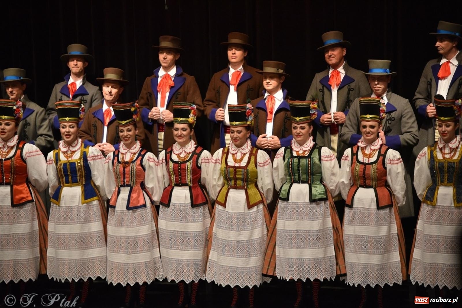 Zdjęcie w galerii na portalu naszraciborz.pl: ZPiT ŚLĄSK wrócił do Raciborza. Wyśmienity koncert na deskach RCK-u wiadomości z regionu