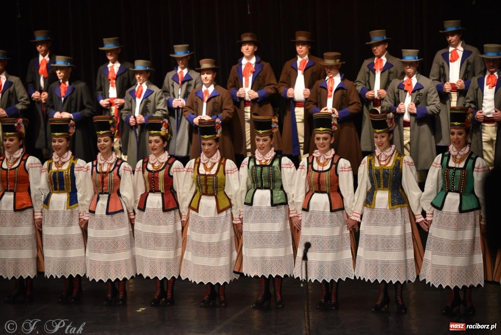 Zdjęcie w galerii na portalu naszraciborz.pl: ZPiT ŚLĄSK wrócił do Raciborza. Wyśmienity koncert na deskach RCK-u wiadomości z regionu