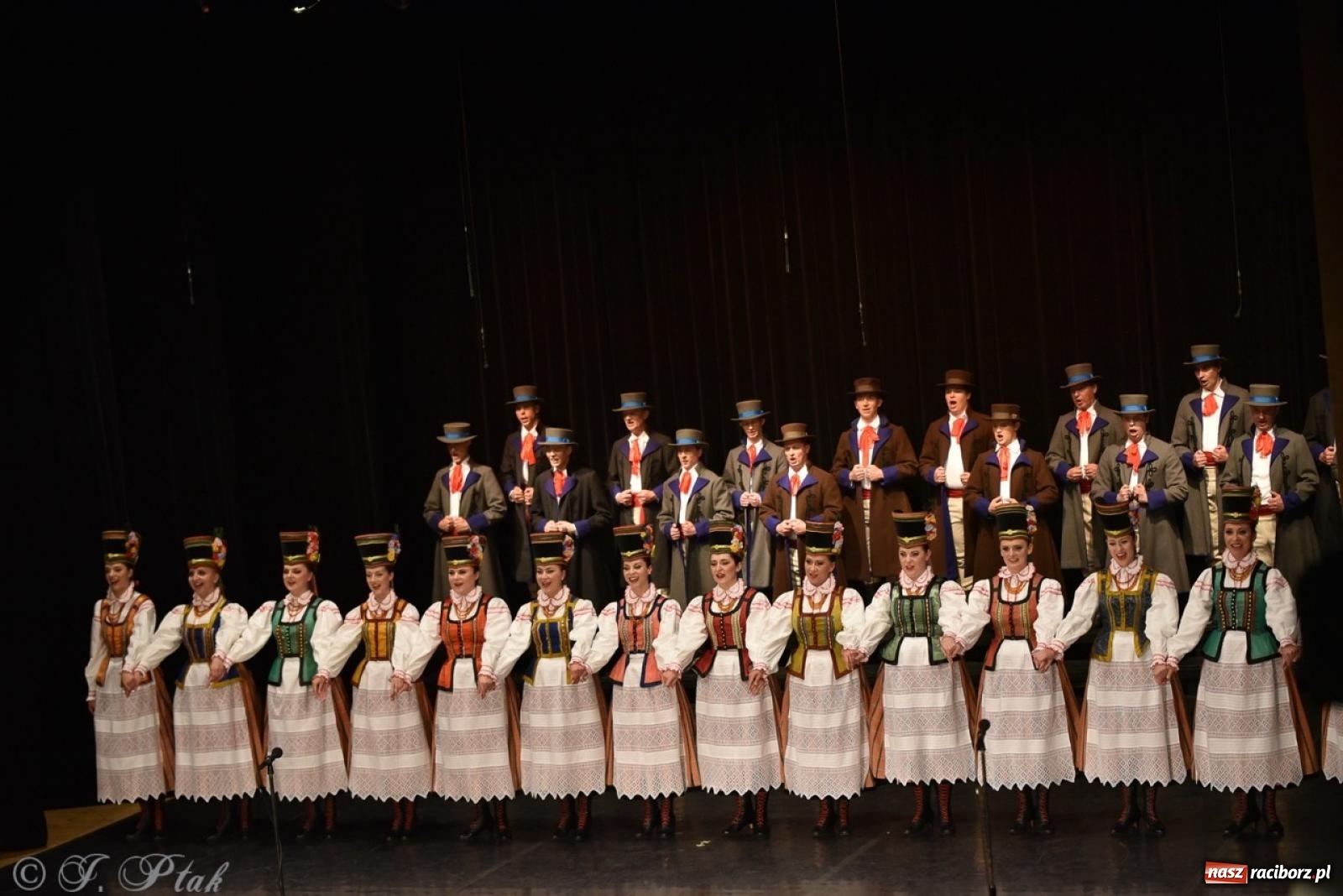 Zdjęcie w galerii na portalu naszraciborz.pl: ZPiT ŚLĄSK wrócił do Raciborza. Wyśmienity koncert na deskach RCK-u wiadomości z regionu