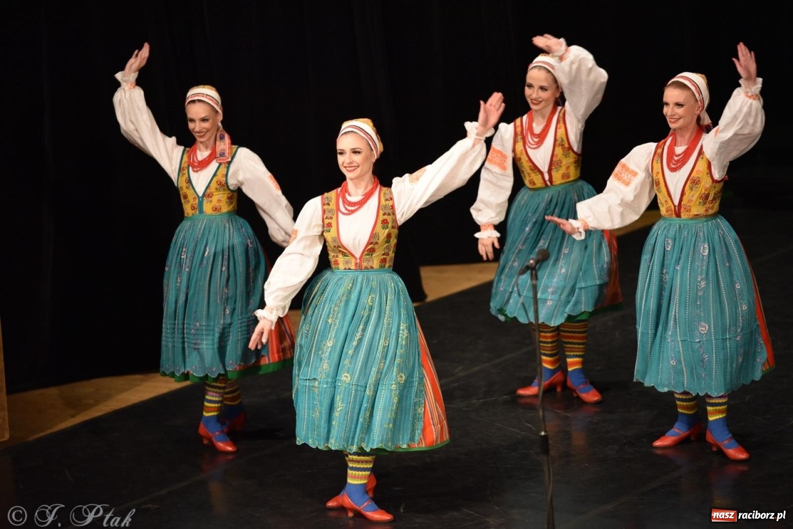 Zdjęcie w galerii na portalu naszraciborz.pl: ZPiT ŚLĄSK wrócił do Raciborza. Wyśmienity koncert na deskach RCK-u wiadomości z regionu