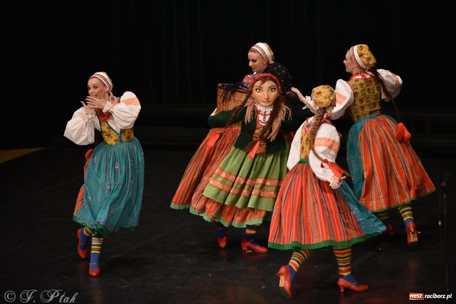 Zdjęcie w galerii na portalu naszraciborz.pl: ZPiT ŚLĄSK wrócił do Raciborza. Wyśmienity koncert na deskach RCK-u wiadomości z regionu