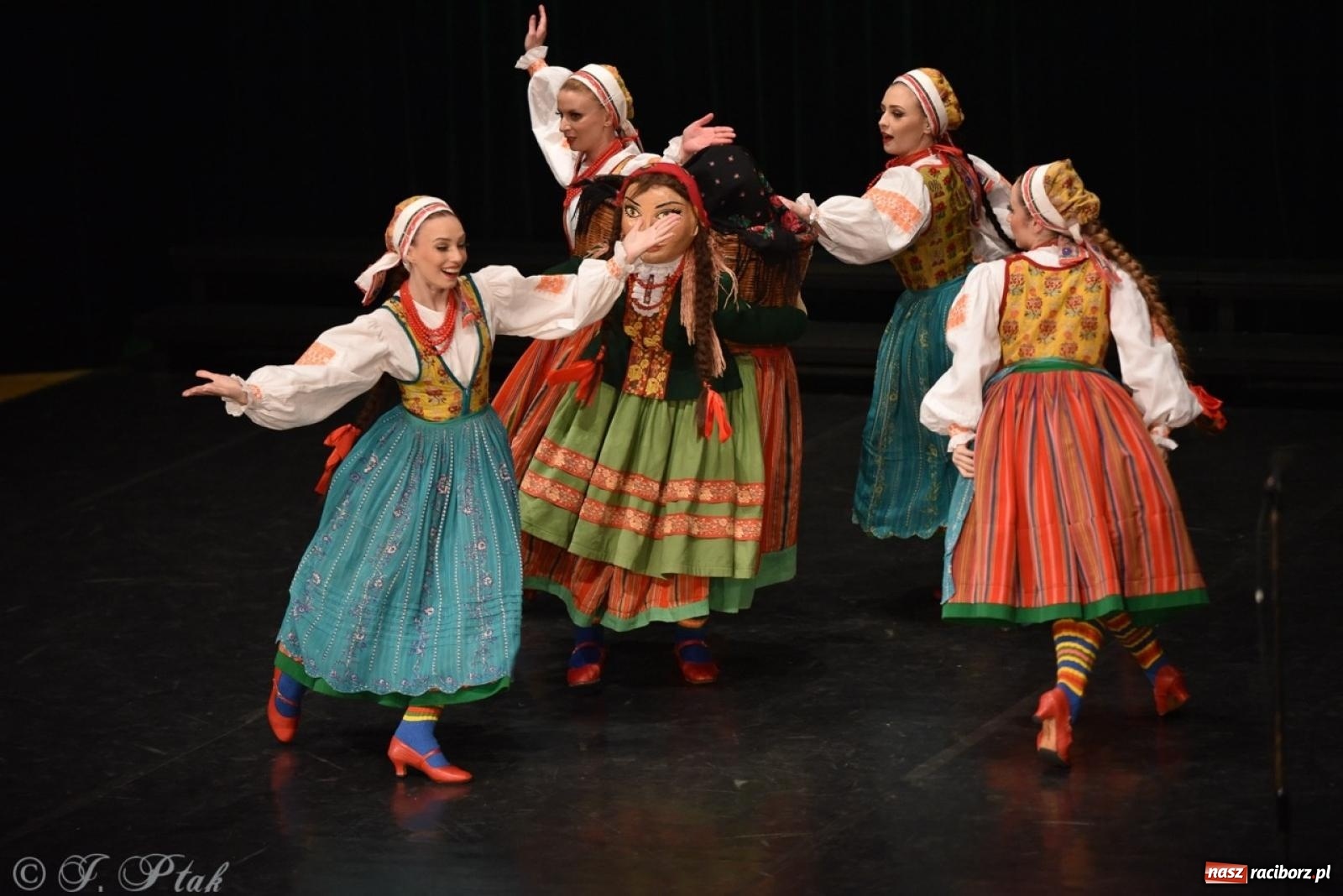 Zdjęcie w galerii na portalu naszraciborz.pl: ZPiT ŚLĄSK wrócił do Raciborza. Wyśmienity koncert na deskach RCK-u wiadomości z regionu