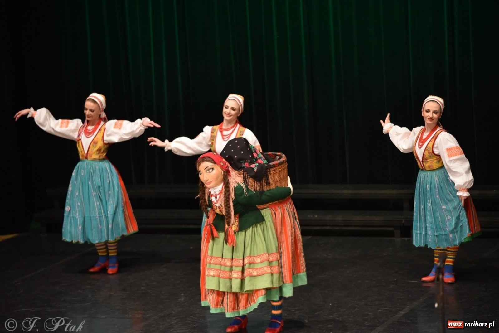 Zdjęcie w galerii na portalu naszraciborz.pl: ZPiT ŚLĄSK wrócił do Raciborza. Wyśmienity koncert na deskach RCK-u wiadomości z regionu