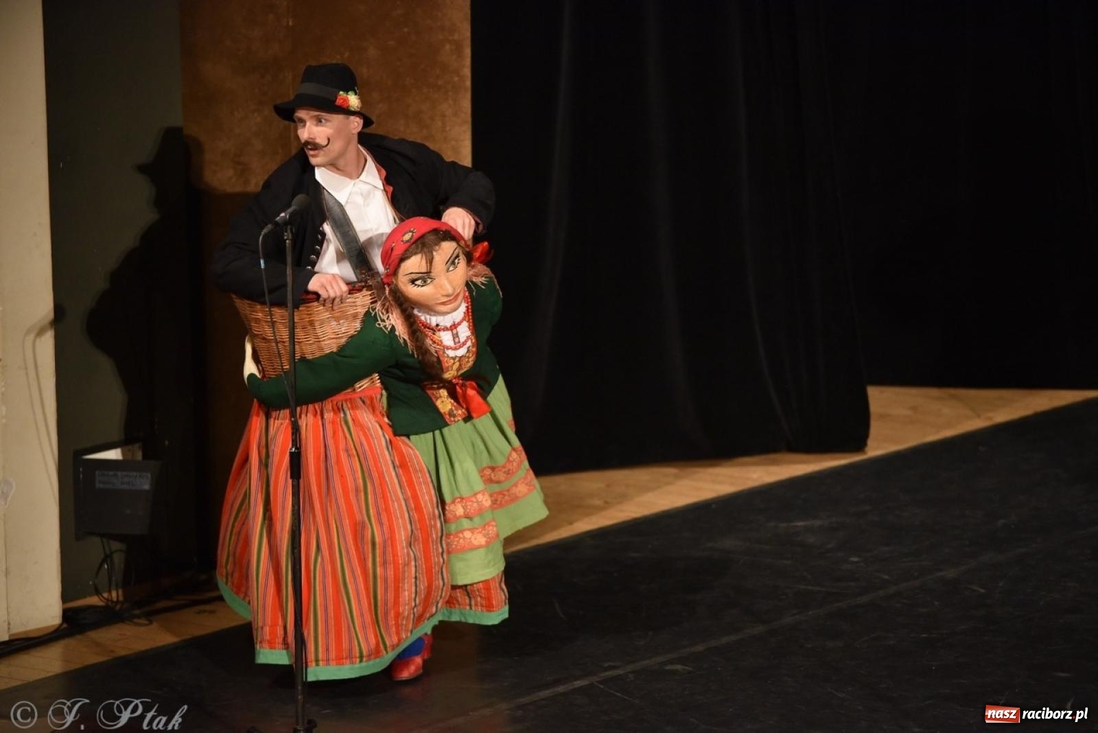 Zdjęcie w galerii na portalu naszraciborz.pl: ZPiT ŚLĄSK wrócił do Raciborza. Wyśmienity koncert na deskach RCK-u wiadomości z regionu