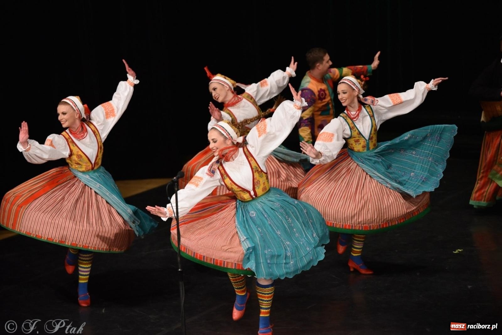 Zdjęcie w galerii na portalu naszraciborz.pl: ZPiT ŚLĄSK wrócił do Raciborza. Wyśmienity koncert na deskach RCK-u wiadomości z regionu