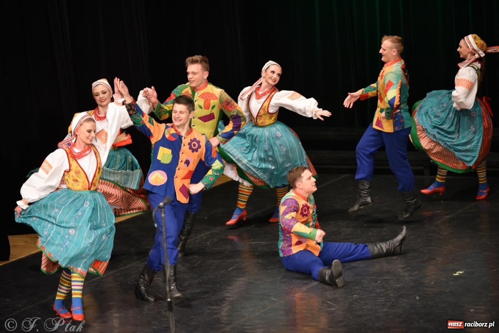 Zdjęcie w galerii na portalu naszraciborz.pl: ZPiT ŚLĄSK wrócił do Raciborza. Wyśmienity koncert na deskach RCK-u wiadomości z regionu