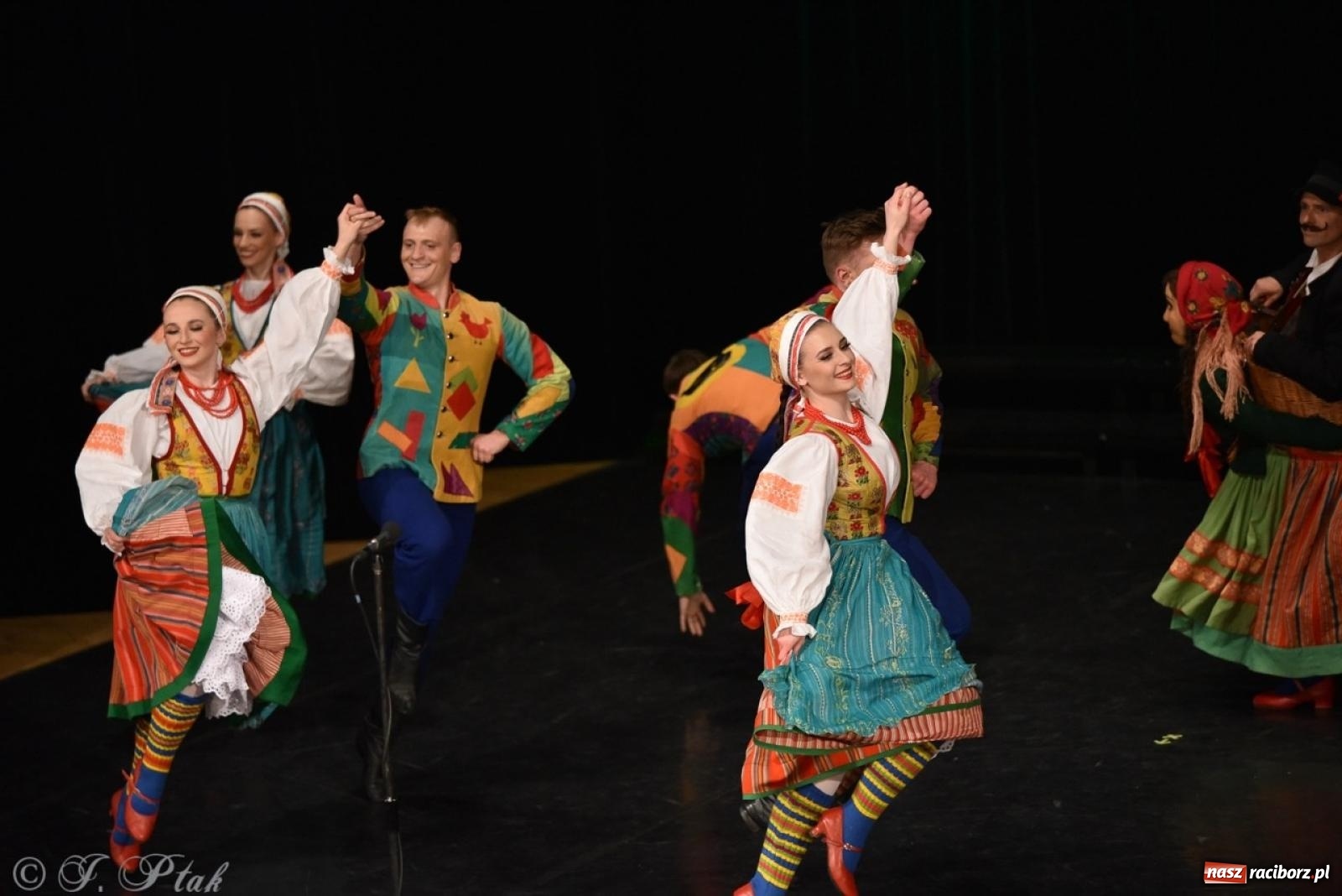 Zdjęcie w galerii na portalu naszraciborz.pl: ZPiT ŚLĄSK wrócił do Raciborza. Wyśmienity koncert na deskach RCK-u wiadomości z regionu