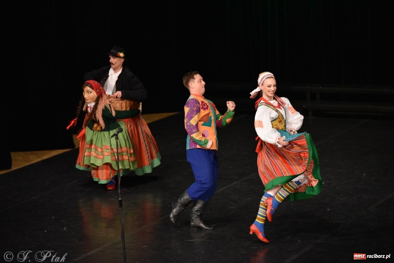 Zdjęcie w galerii na portalu naszraciborz.pl: ZPiT ŚLĄSK wrócił do Raciborza. Wyśmienity koncert na deskach RCK-u wiadomości z regionu