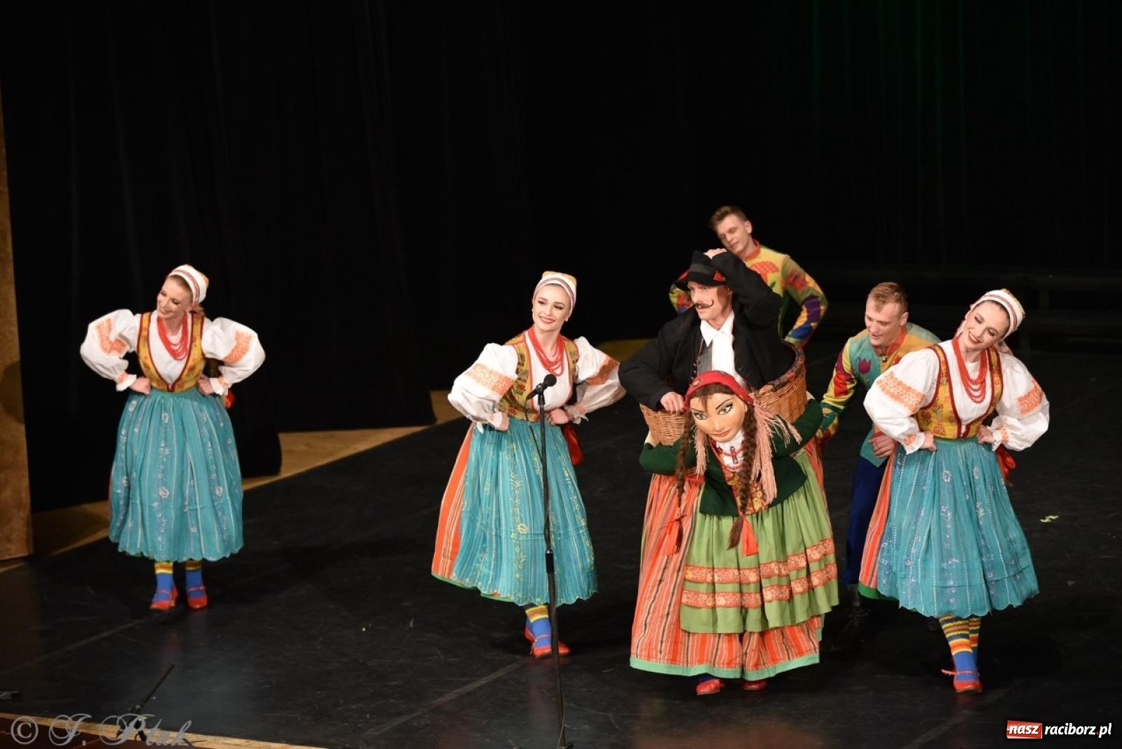 Zdjęcie w galerii na portalu naszraciborz.pl: ZPiT ŚLĄSK wrócił do Raciborza. Wyśmienity koncert na deskach RCK-u wiadomości z regionu