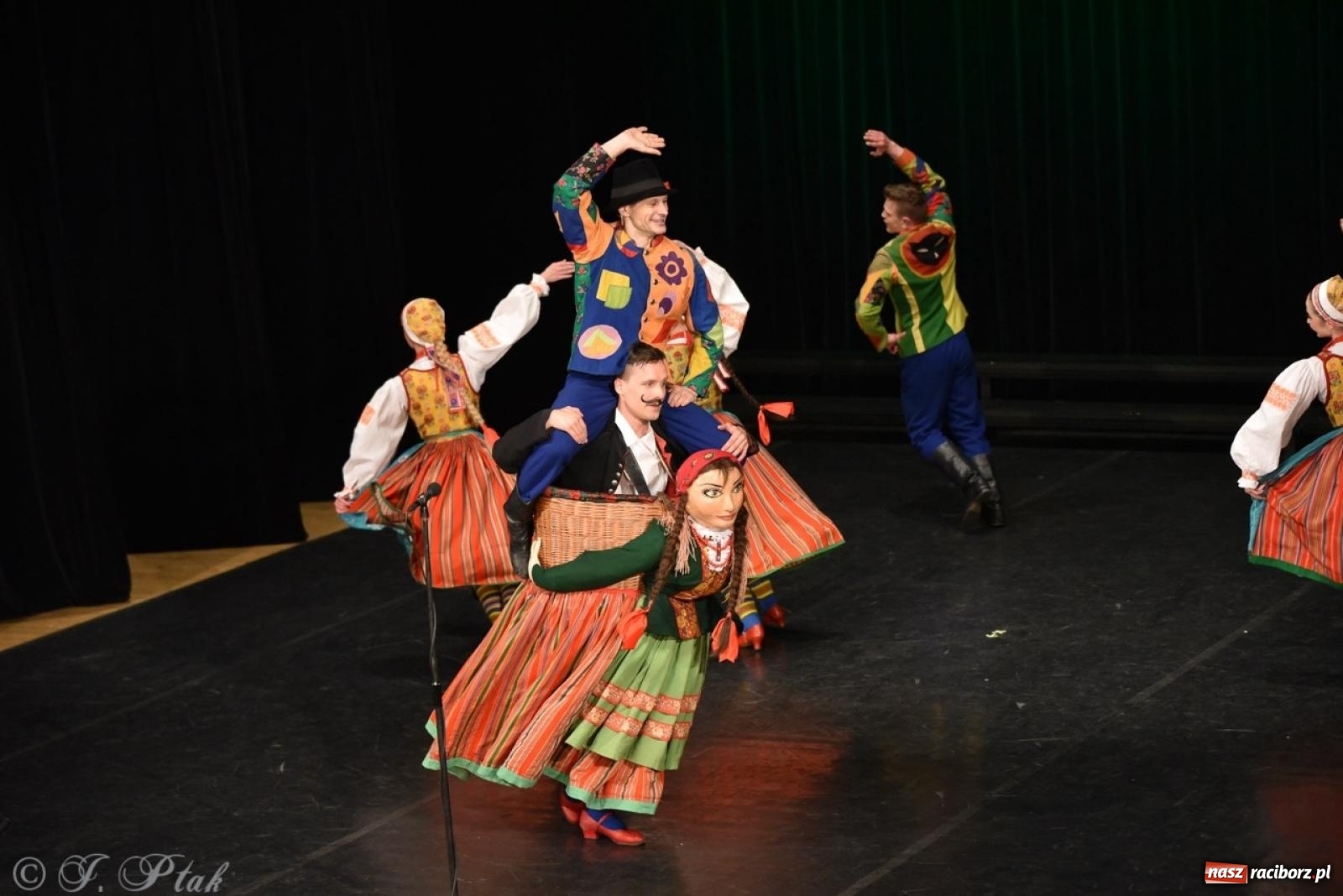 Zdjęcie w galerii na portalu naszraciborz.pl: ZPiT ŚLĄSK wrócił do Raciborza. Wyśmienity koncert na deskach RCK-u wiadomości z regionu