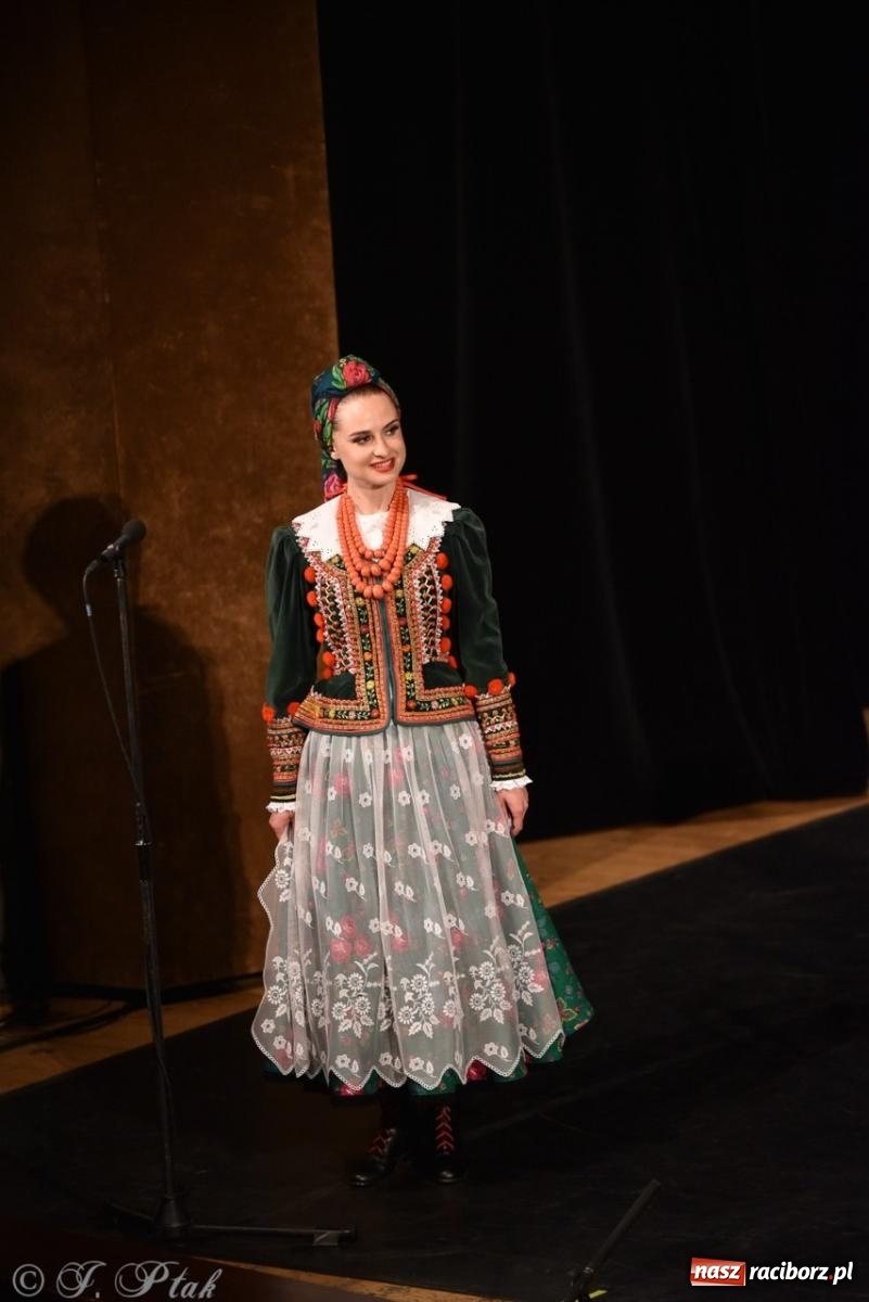 Zdjęcie w galerii na portalu naszraciborz.pl: ZPiT ŚLĄSK wrócił do Raciborza. Wyśmienity koncert na deskach RCK-u wiadomości z regionu